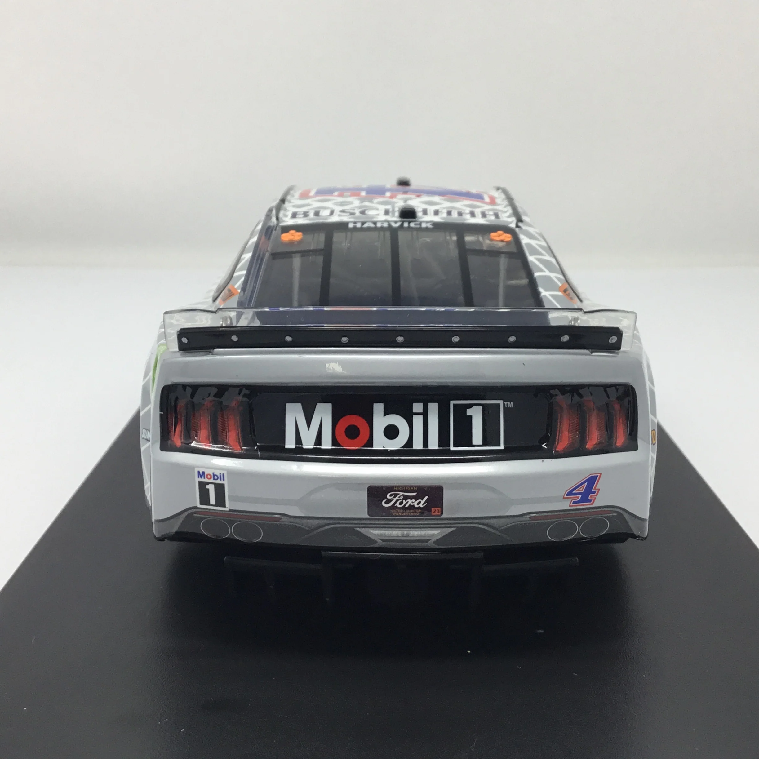 Kevin Harvick 2023 Mobil 1 Car Care / Lube Express 1:24 Elite Diecast - Image 5