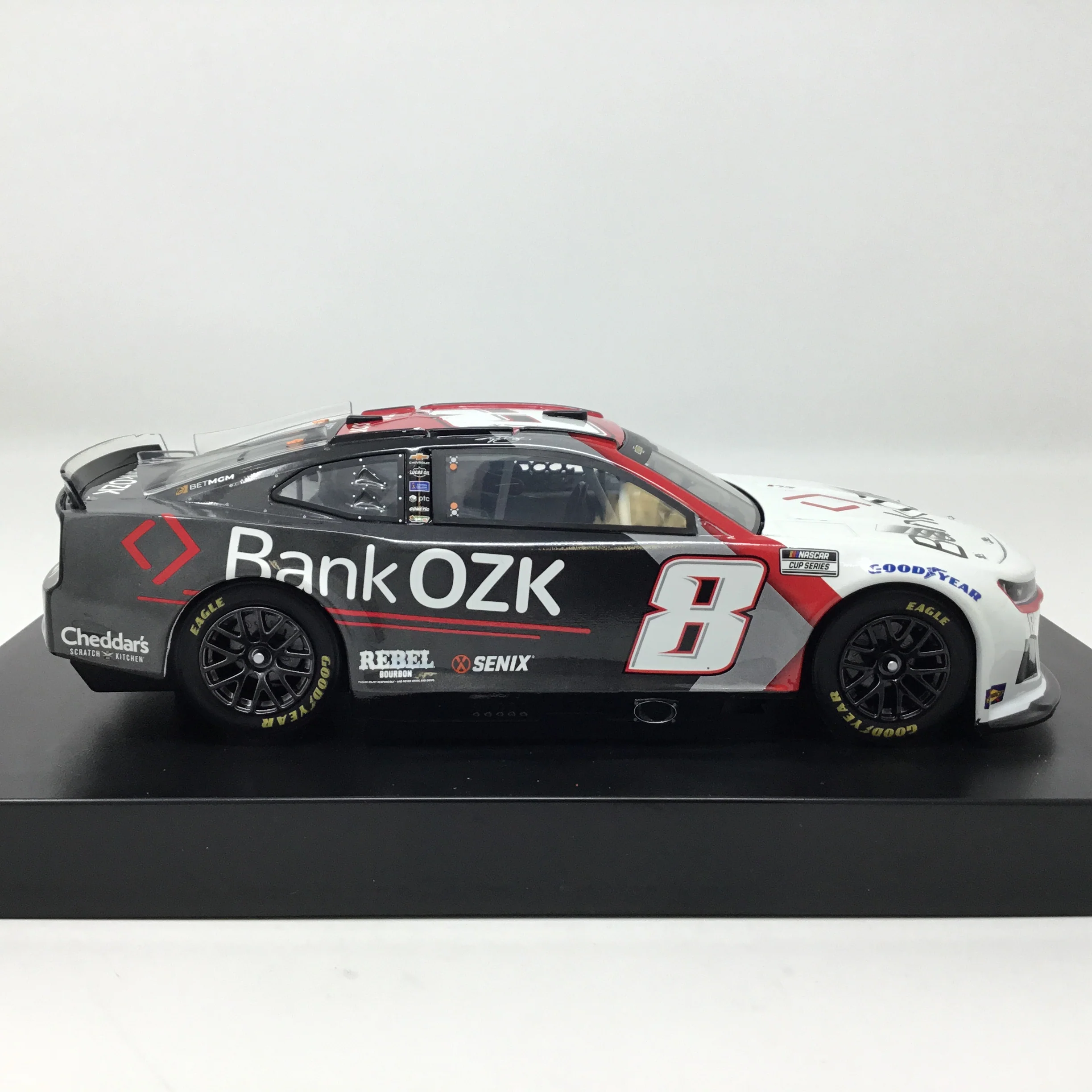 Kyle Busch 2025 Bank OZK 1:24 Diecast - Image 4