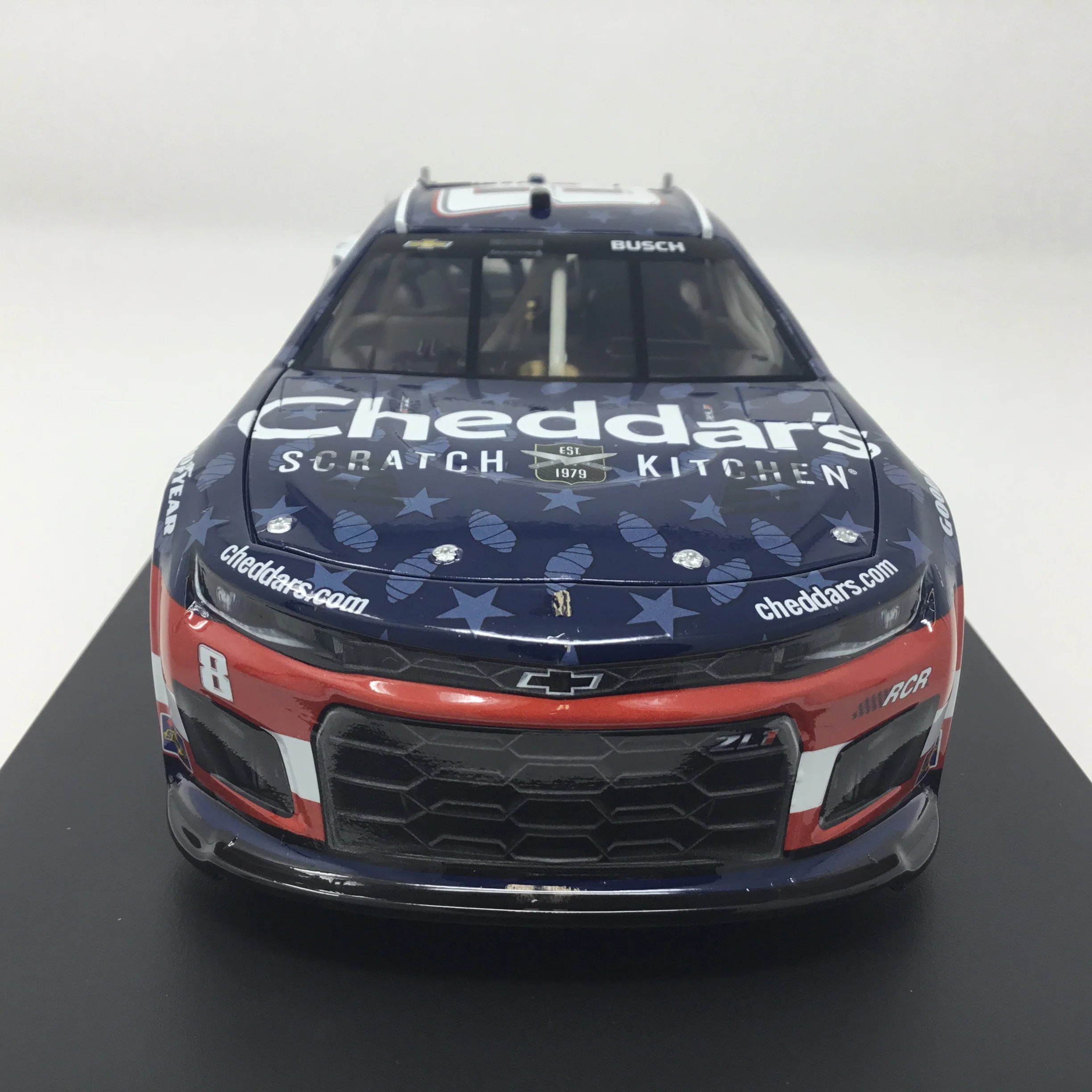 Kyle Busch 2025 Cheddar's Salutes Elite 1:24 Diecast - Image 3