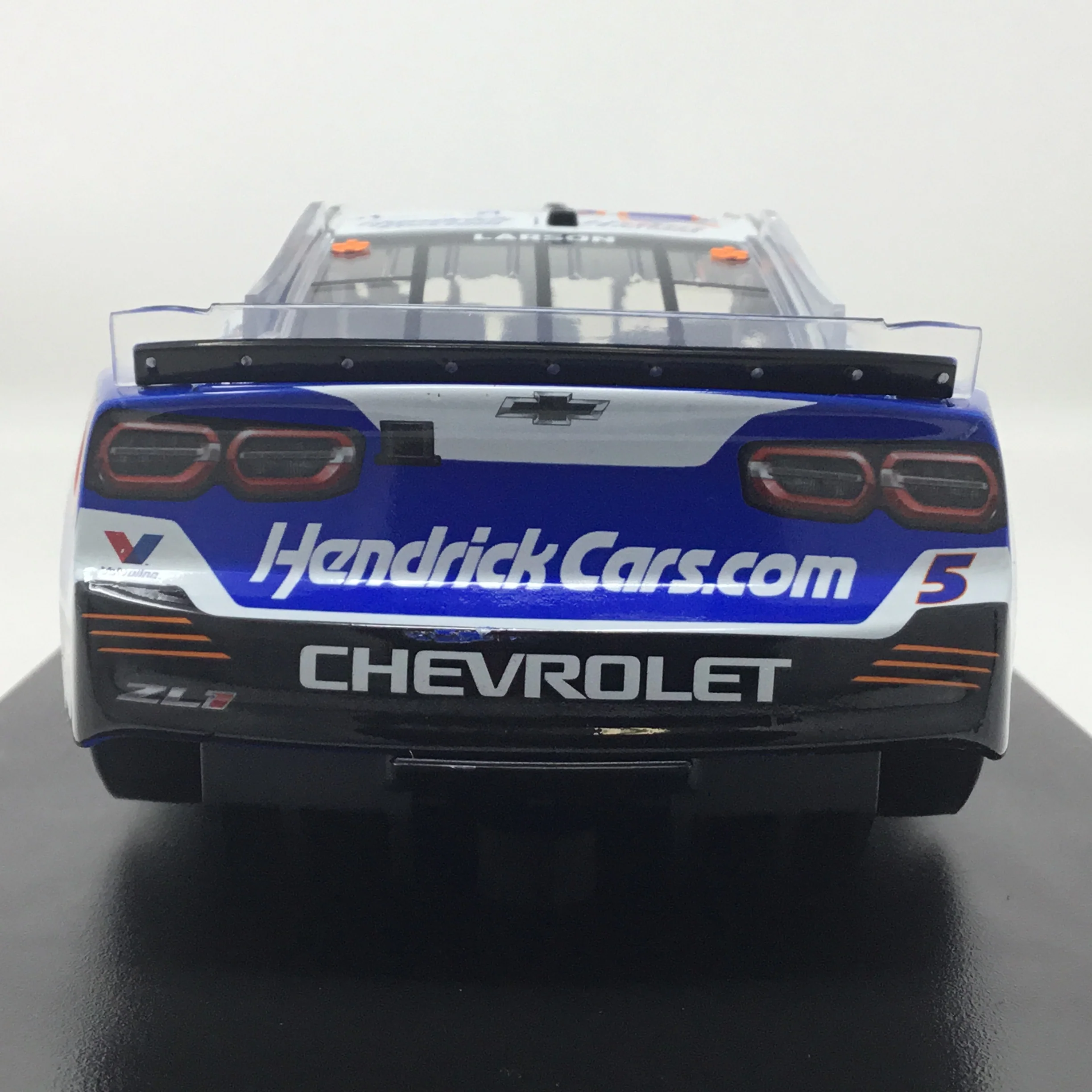 Kyle Larson 2025 HendrickCars.com H1100 1:24 Diecast - Image 5