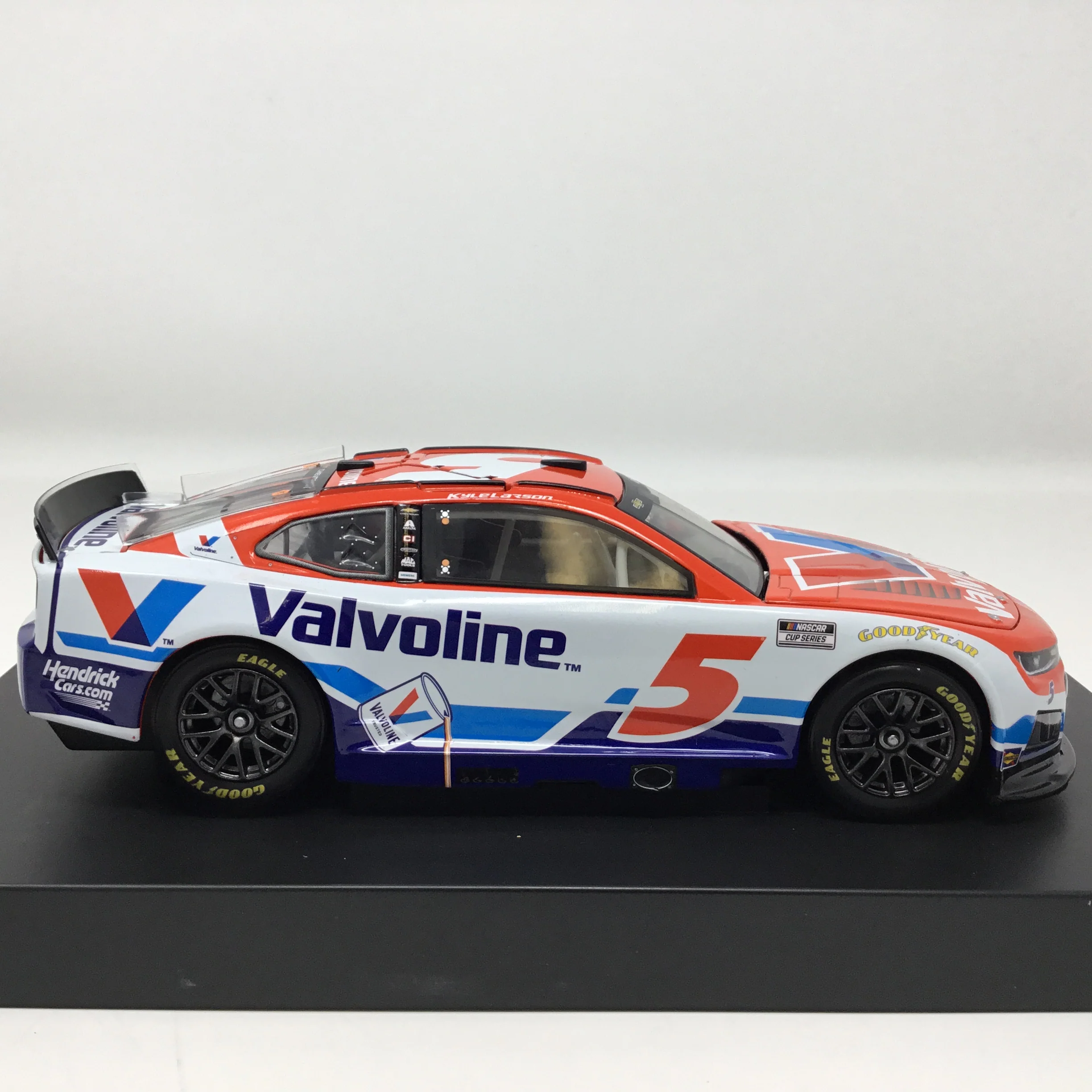 Kyle Larson 2026 Valvoline 1:24 Diecast - Image 4