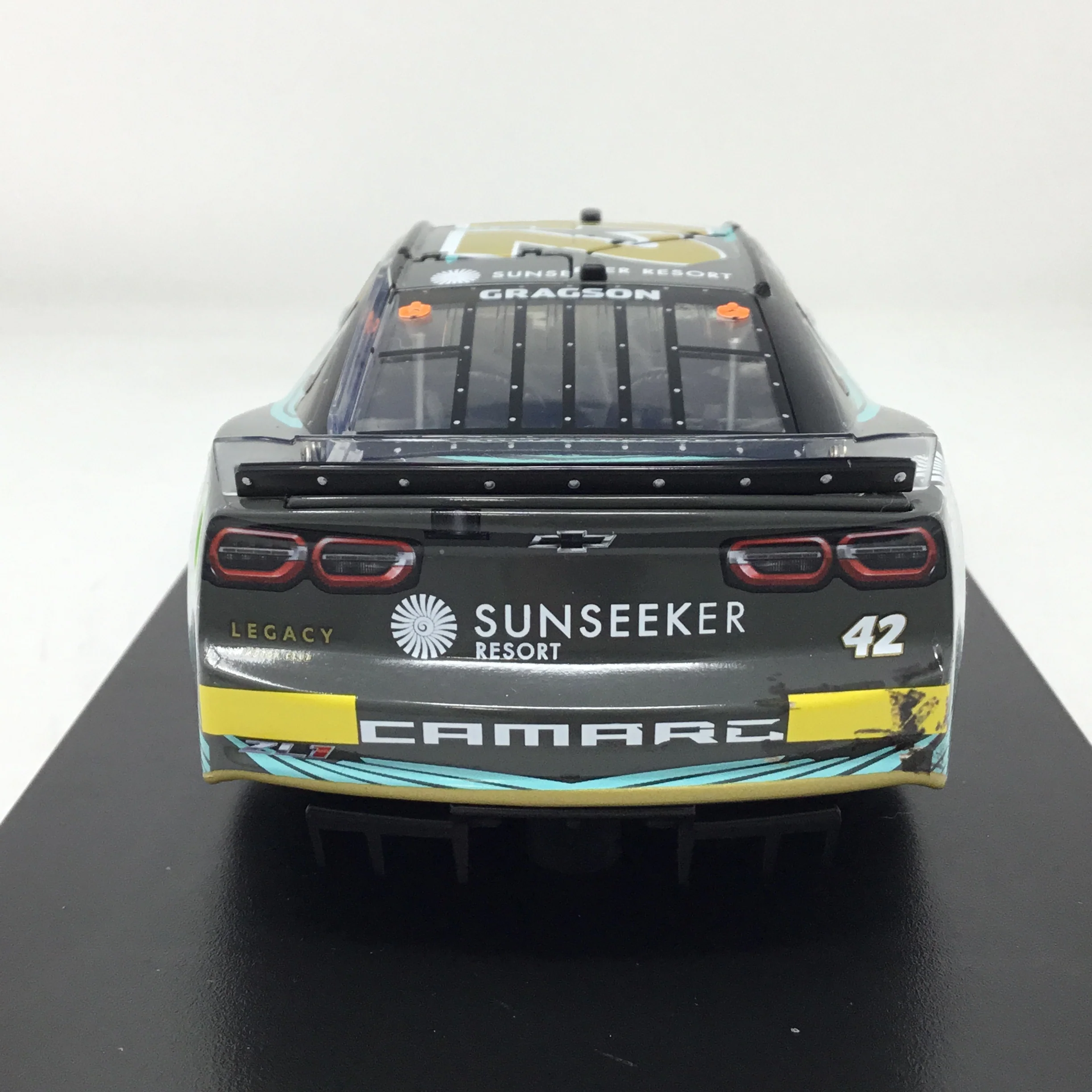 Noah Gragson 2023 Sunseeker Resort North Wilkesboro Checkers or Wreckers 1:24 Elite Diecast - Image 5