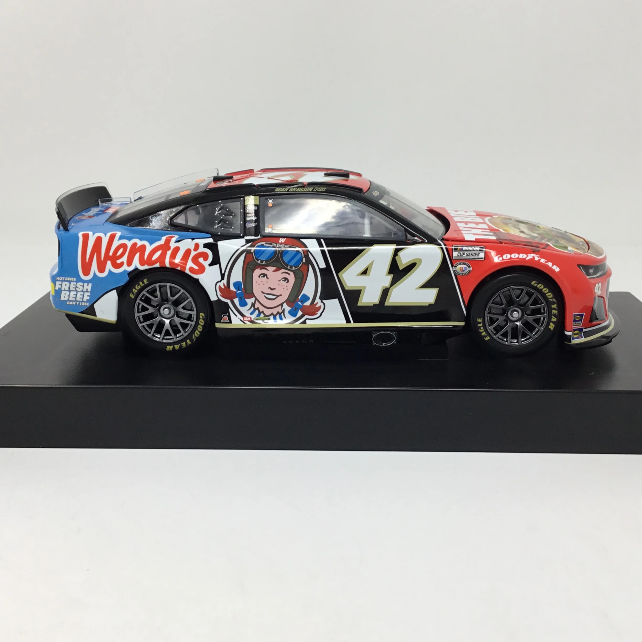 Noah Gragson 2023 Wendy's 1:24 Diecast - Image 4