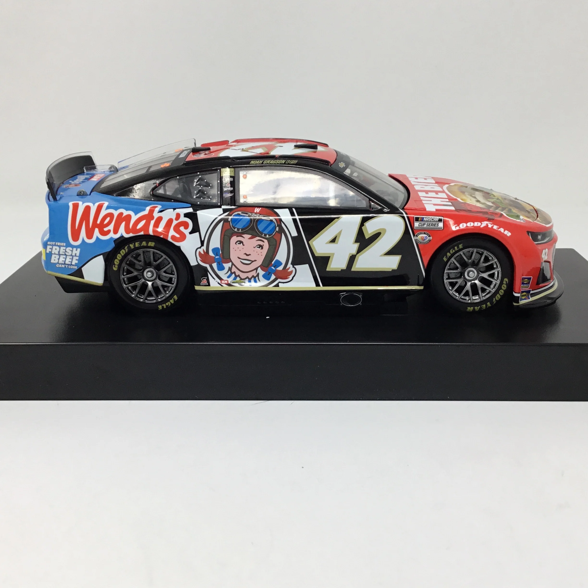 Noah Gragson 2023 Wendy's 1:24 Elite Diecast - Image 4