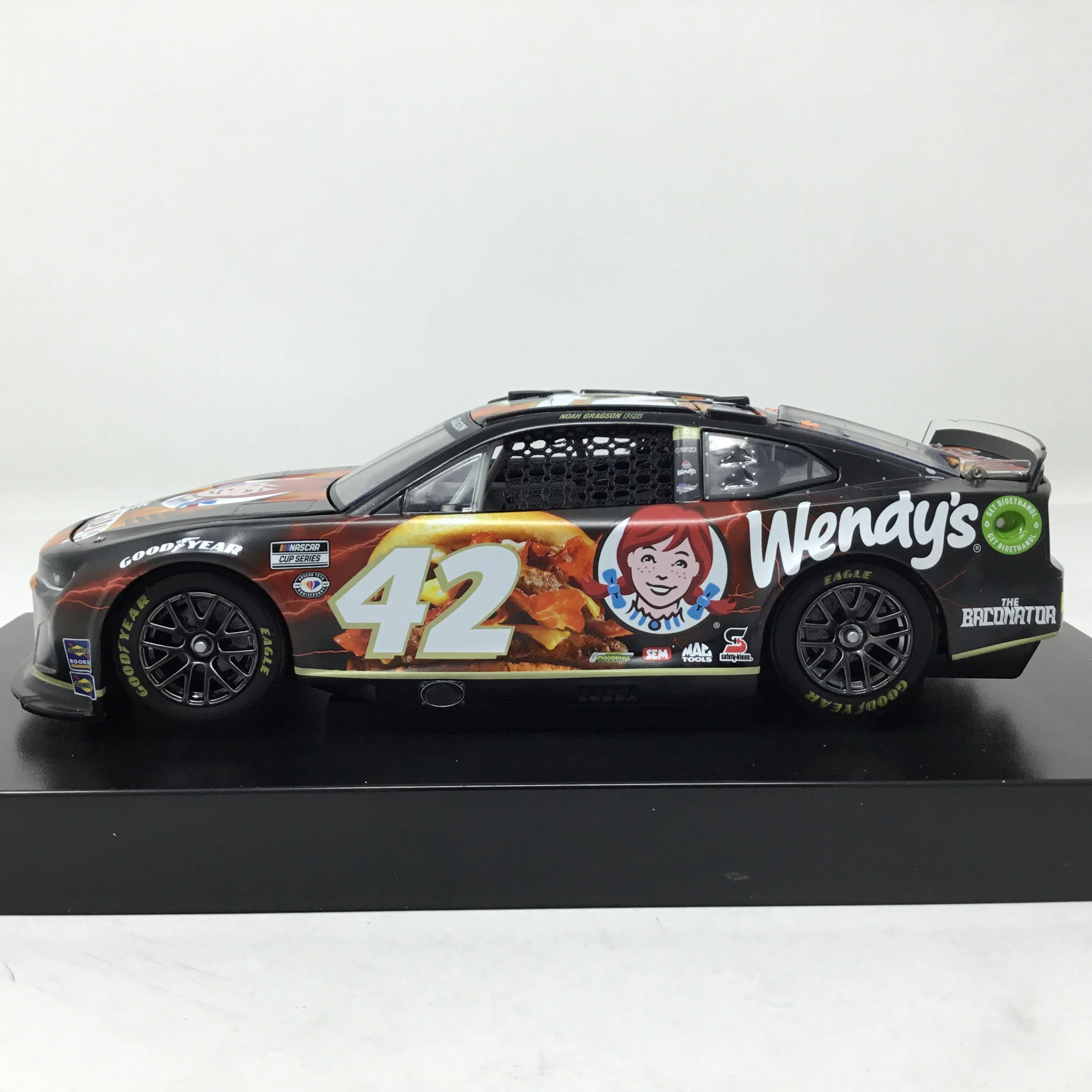 Noah Gragson 2023 Wendy's Baconator 1:24 Elite Diecast - Image 2