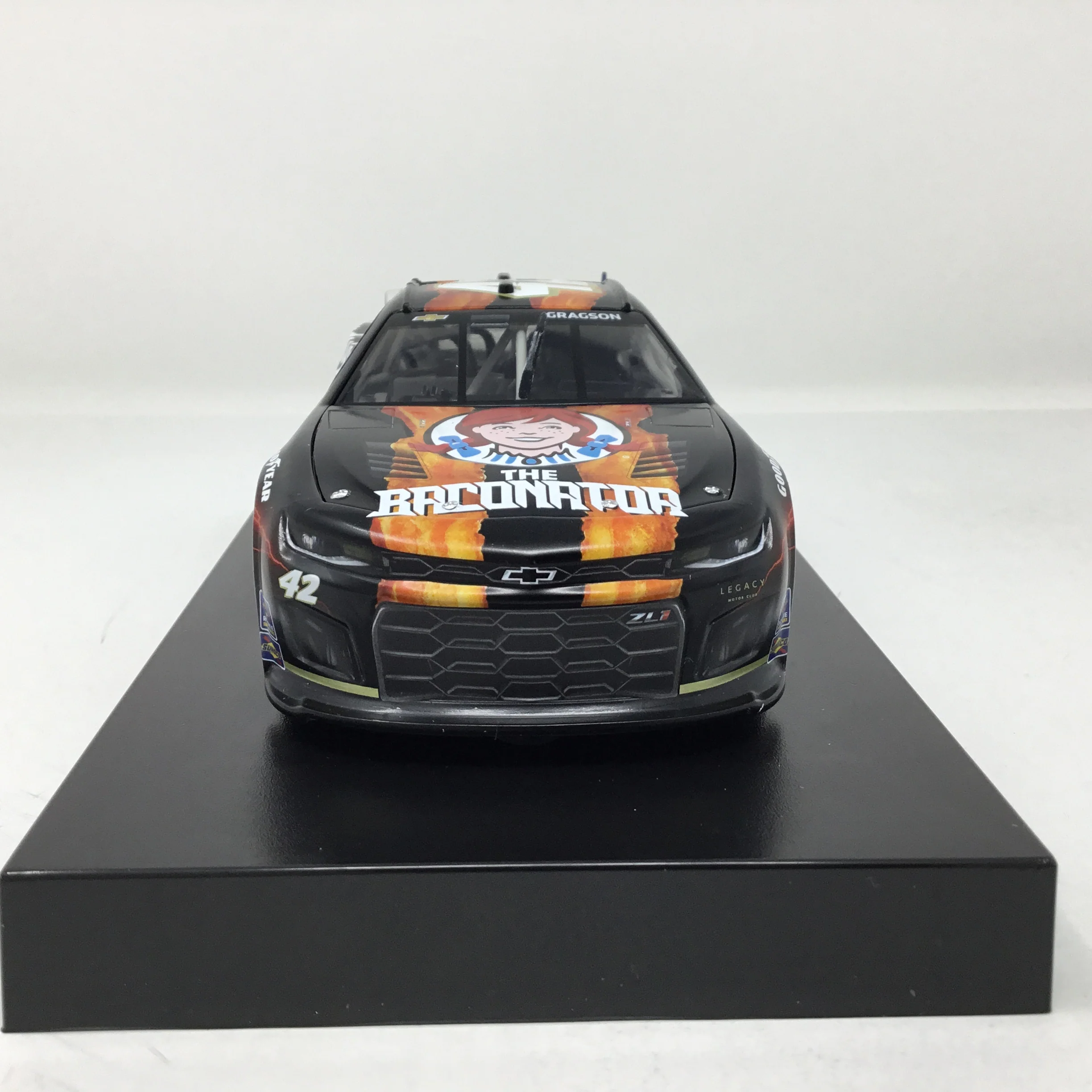 Noah Gragson 2023 Wendy's Baconator 1:24 Elite Diecast - Image 3