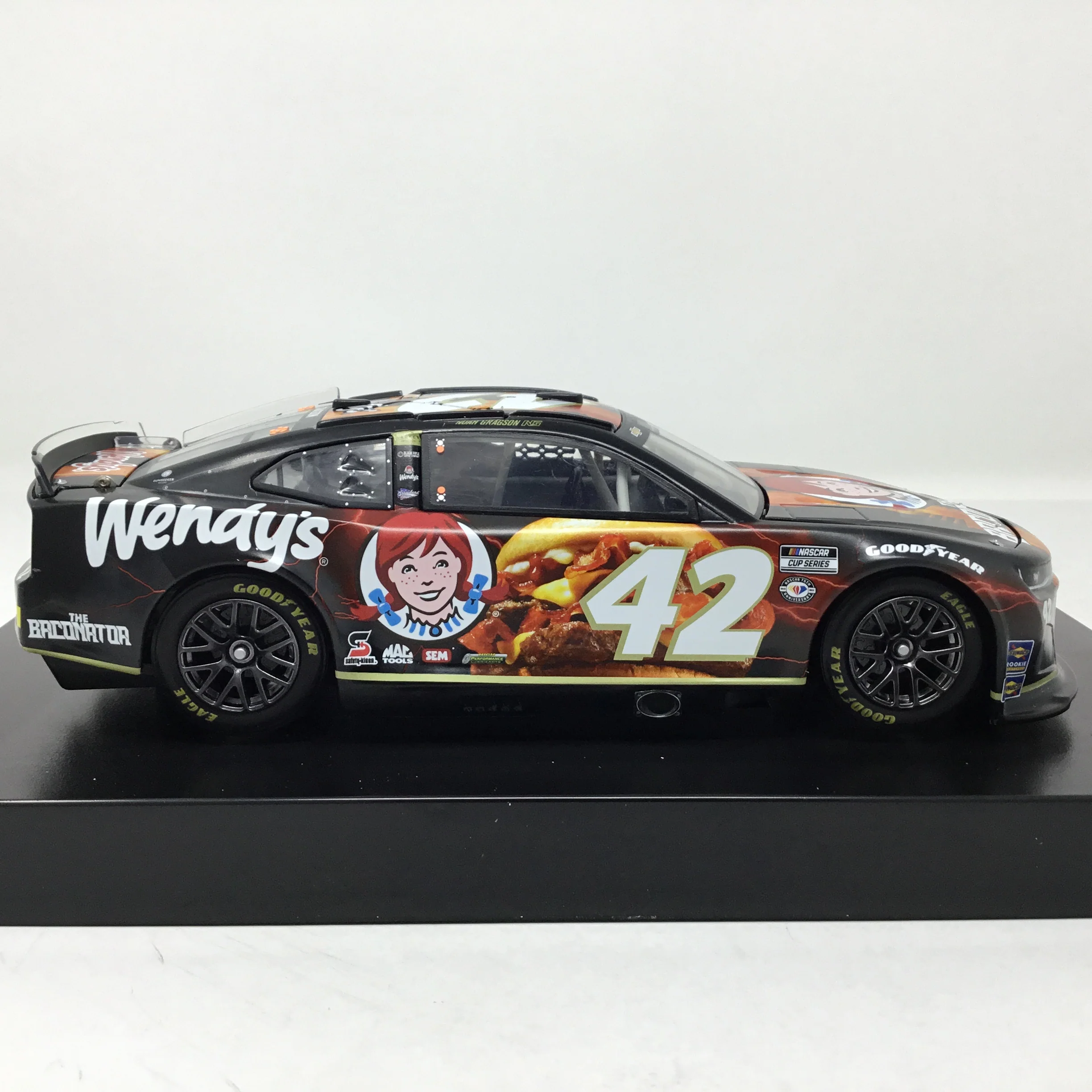Noah Gragson 2023 Wendy's Baconator 1:24 Elite Diecast - Image 4