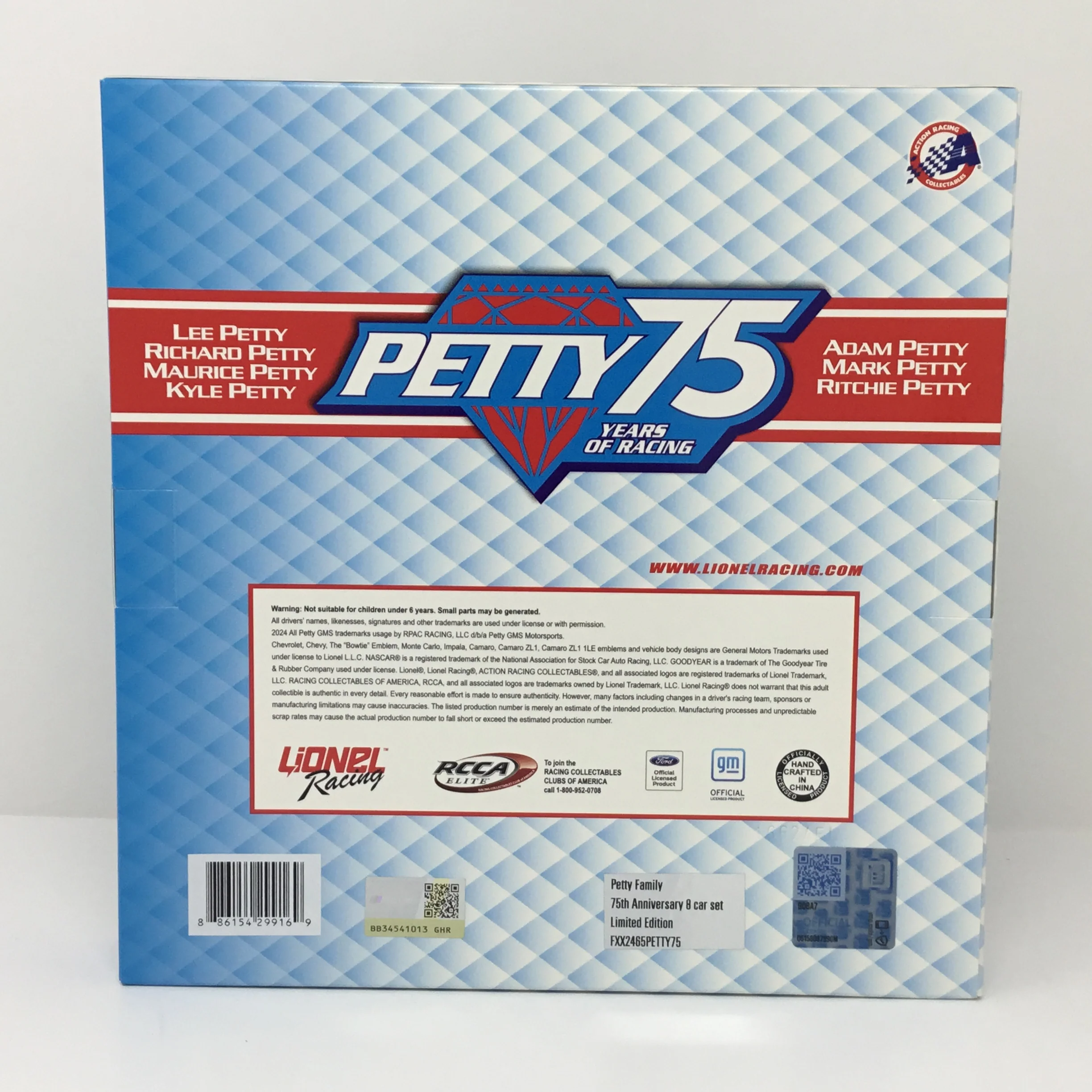 Petty Family 75 Years of Racing Commemorative 8 Car 1:64 Set - Image 2