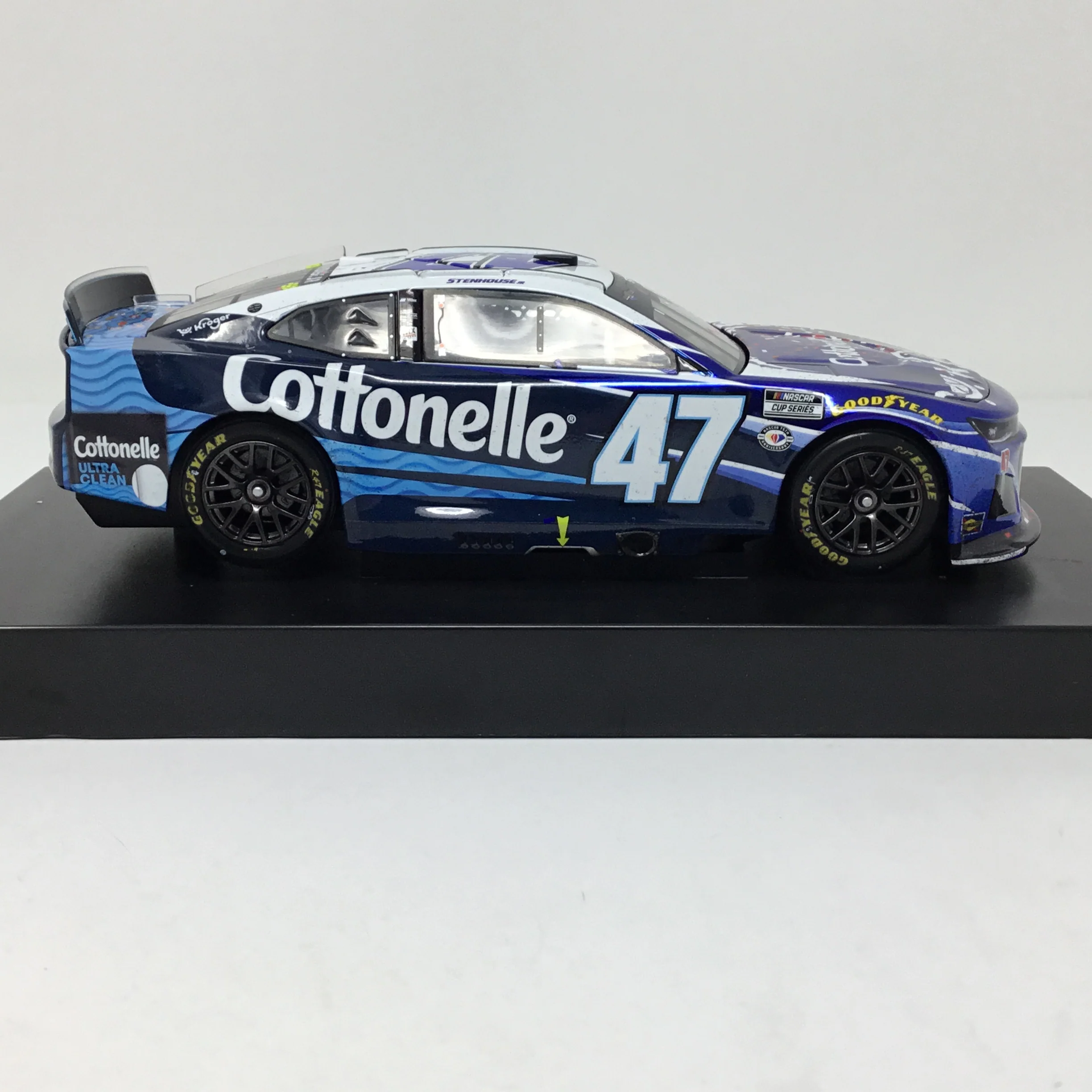 Ricky Stenhouse Jr. 2023 Kroger/Cottonelle Daytona 500 Win 1:24 Color Chrome Diecast - Image 4