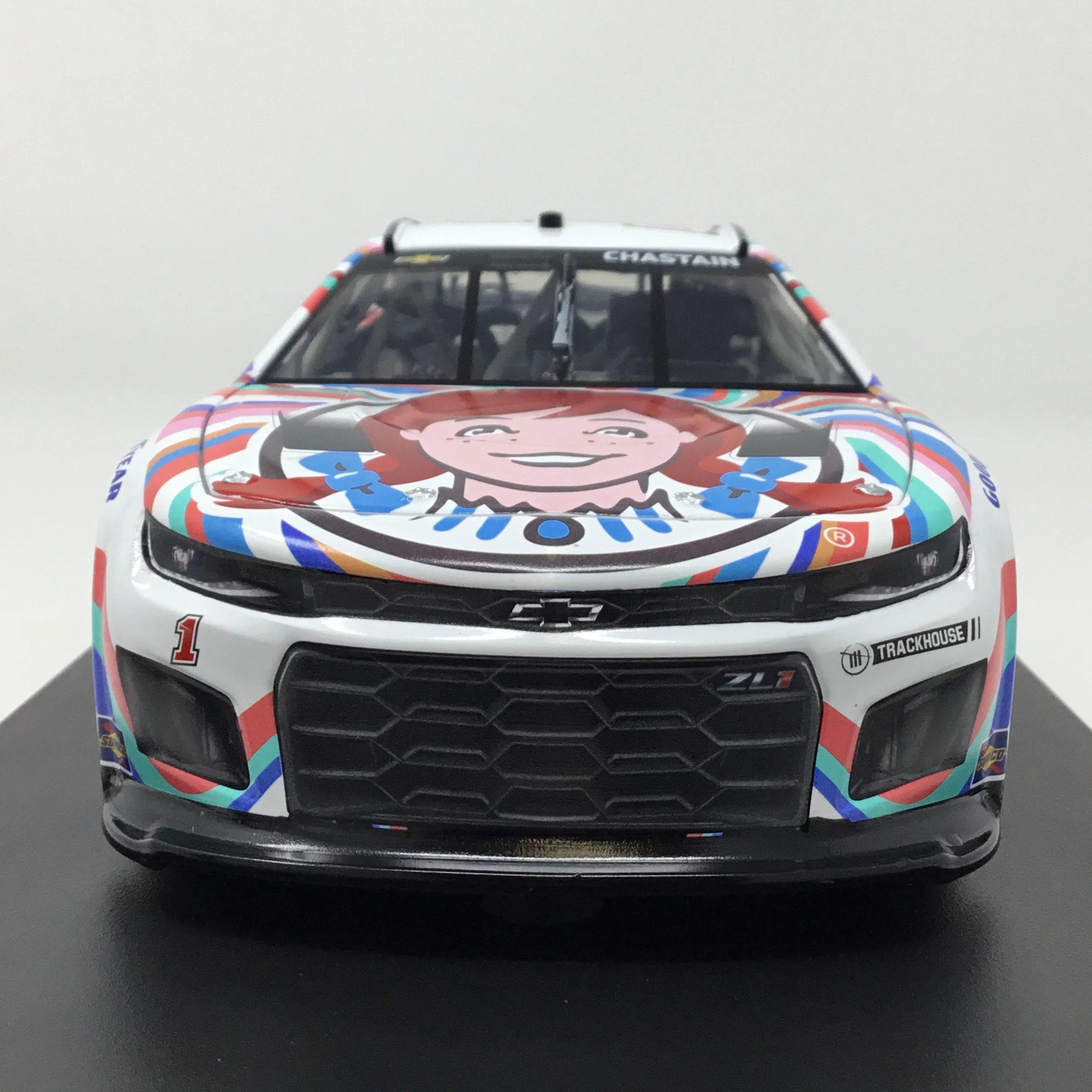 Ross Chastain 2025 Wendy's Frosty Elite 1:24 Diecast - Image 3