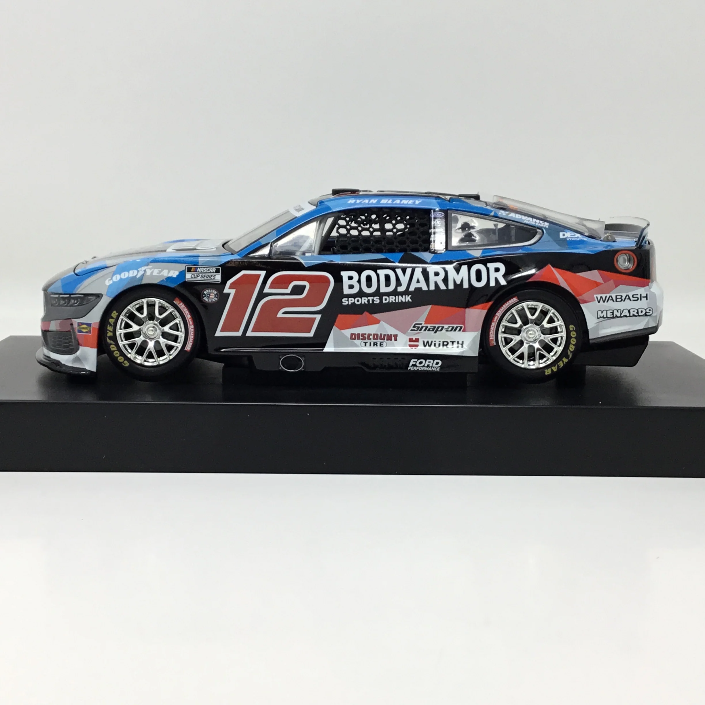 Ryan Blaney 2025 BODYARMOR Chill Elite 1:24 Diecast - Image 2