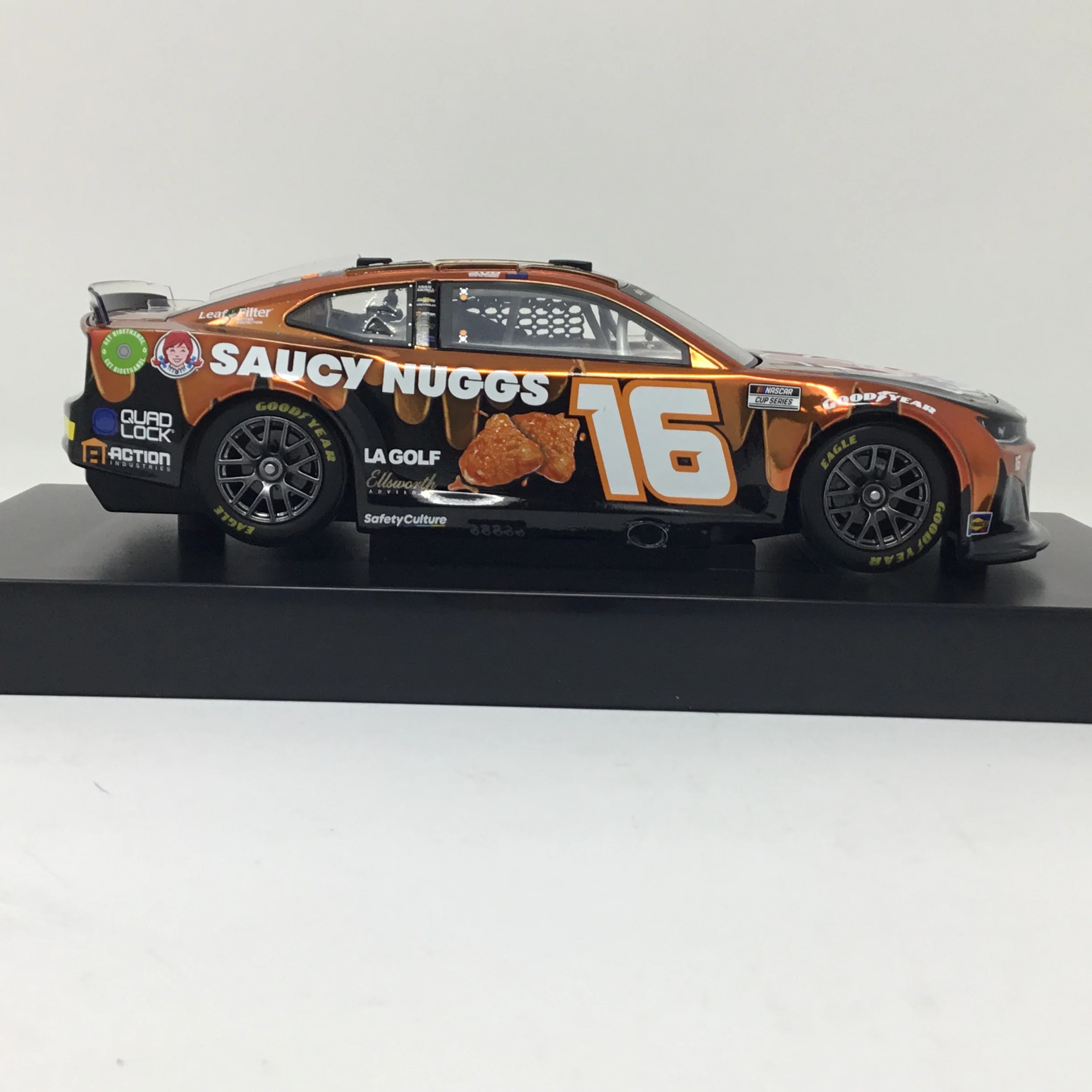 Shane Van Gisbergen 2024 Wendy's Saucy Nuggs 1:24 Color Chrome Diecast - Image 4