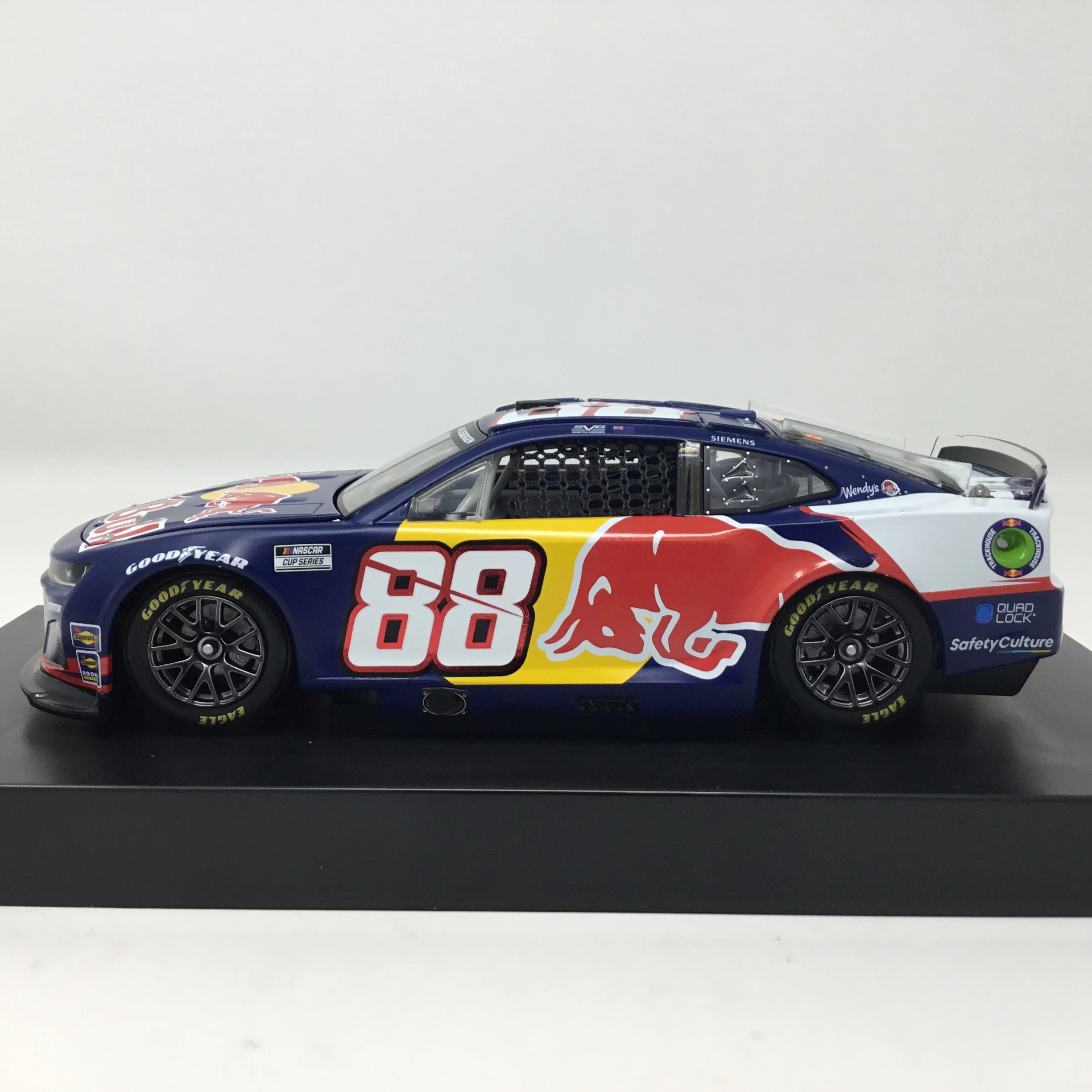 Shane Van Gisbergen 2025 Red Bull 1:24 Elite Diecast - Image 2