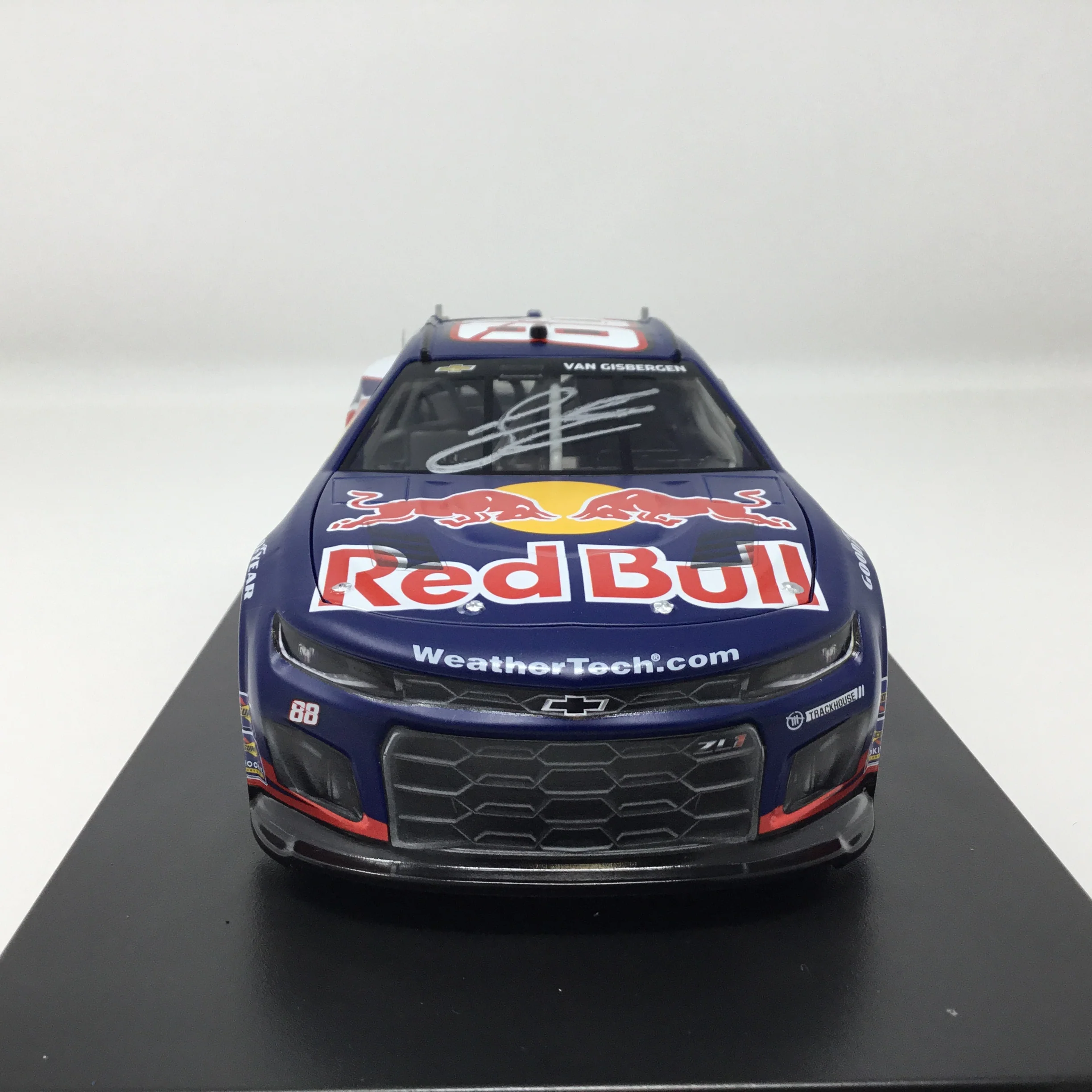Shane Van Gisbergen 2025 Red Bull Autographed 1:24 Diecast - Image 3