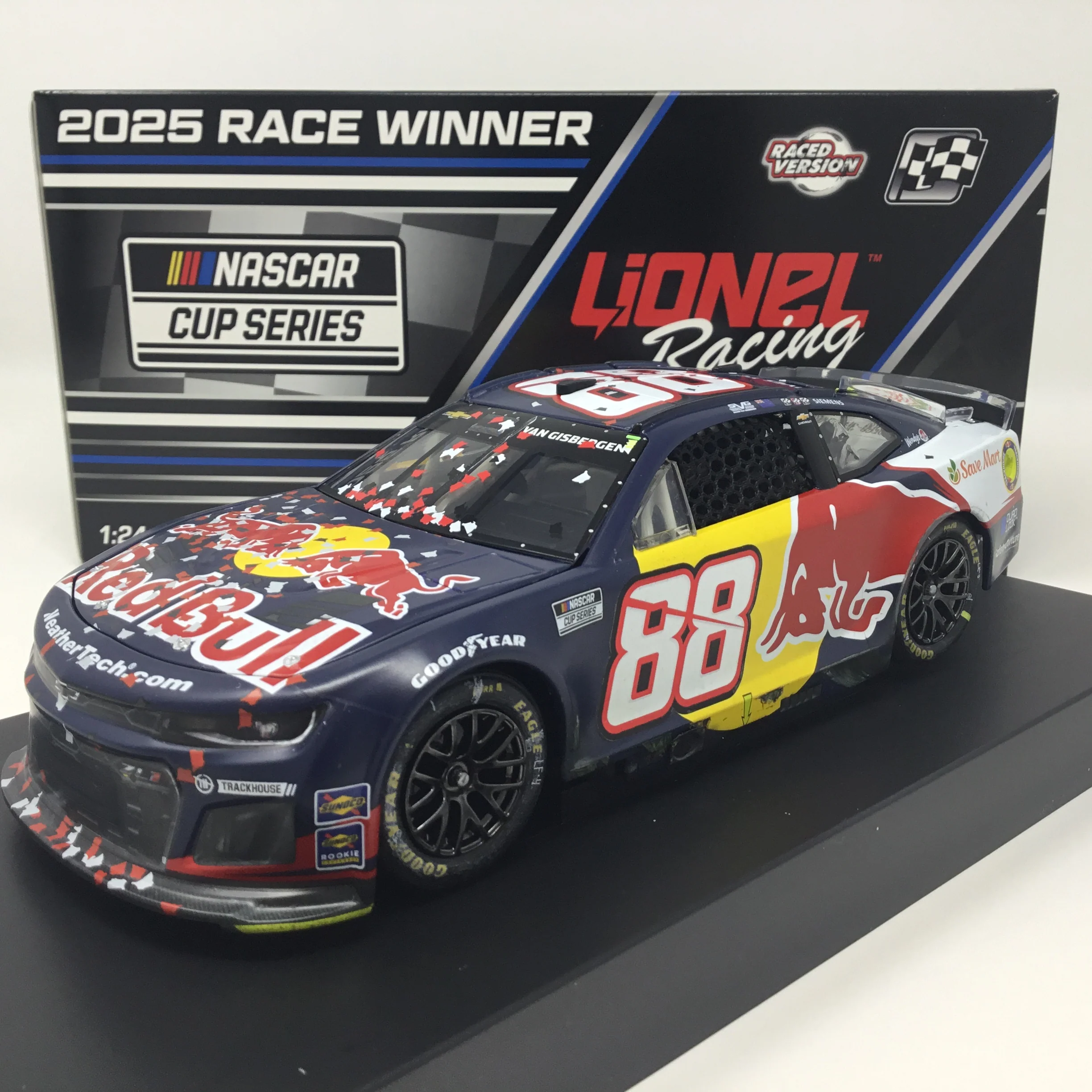 Shane Van Gisbergen 2025 Red Bull Sonoma Race Win 1:24 Diecast - Image 2