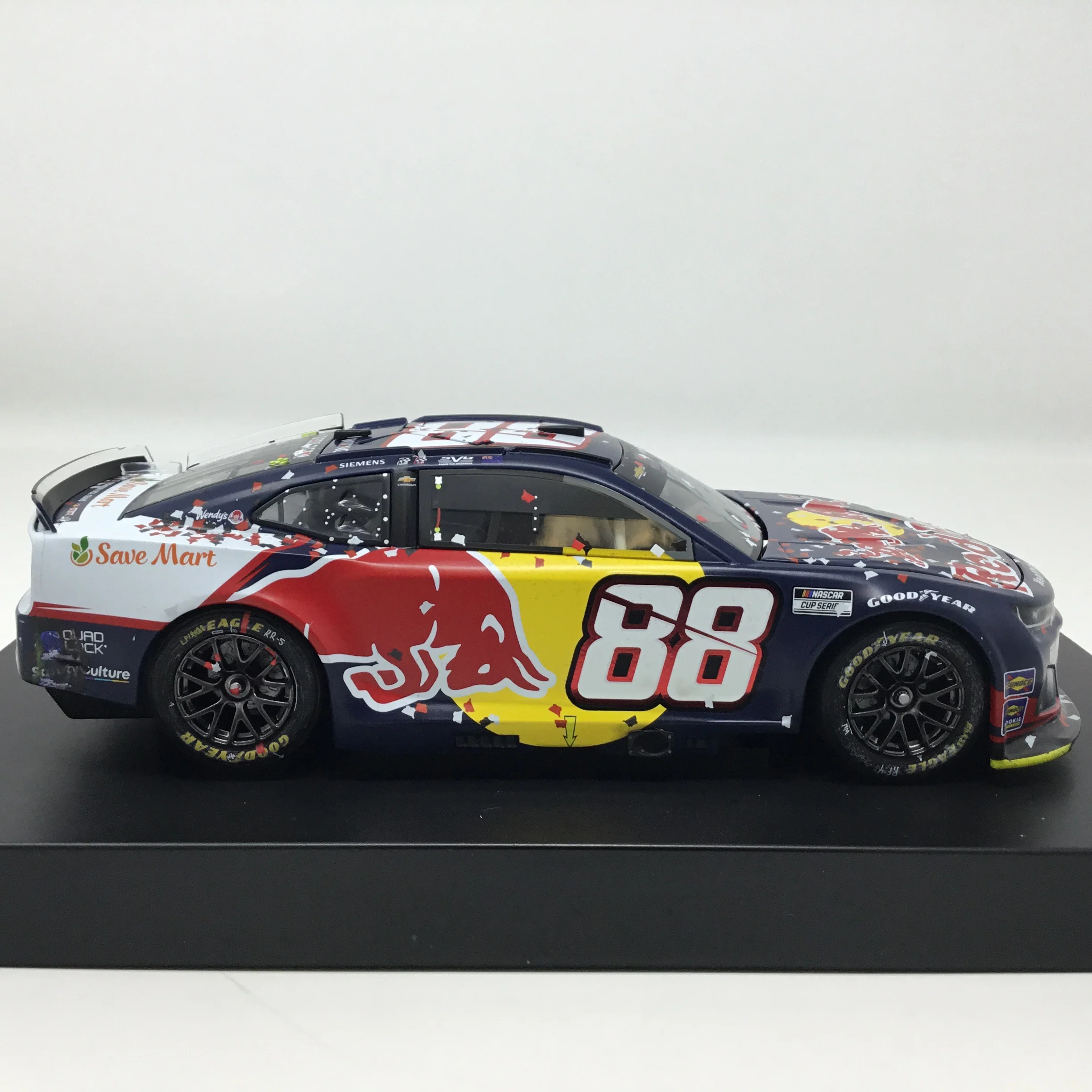 Shane Van Gisbergen 2025 Red Bull Sonoma Race Win Autographed 1:24 Diecast - Image 4