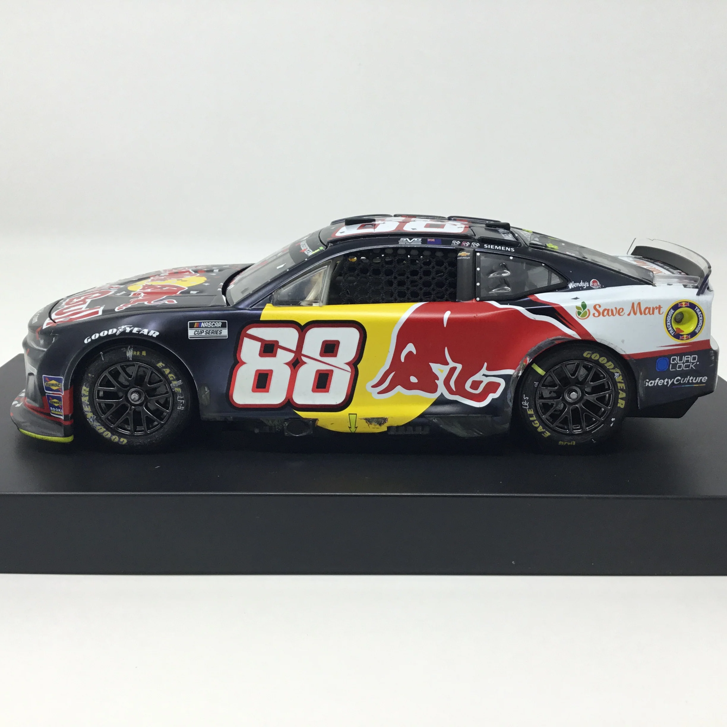 Shane Van Gisbergen 2025 Red Bull Sonoma Race Win Color Chrome 1:24 Diecast - Image 2