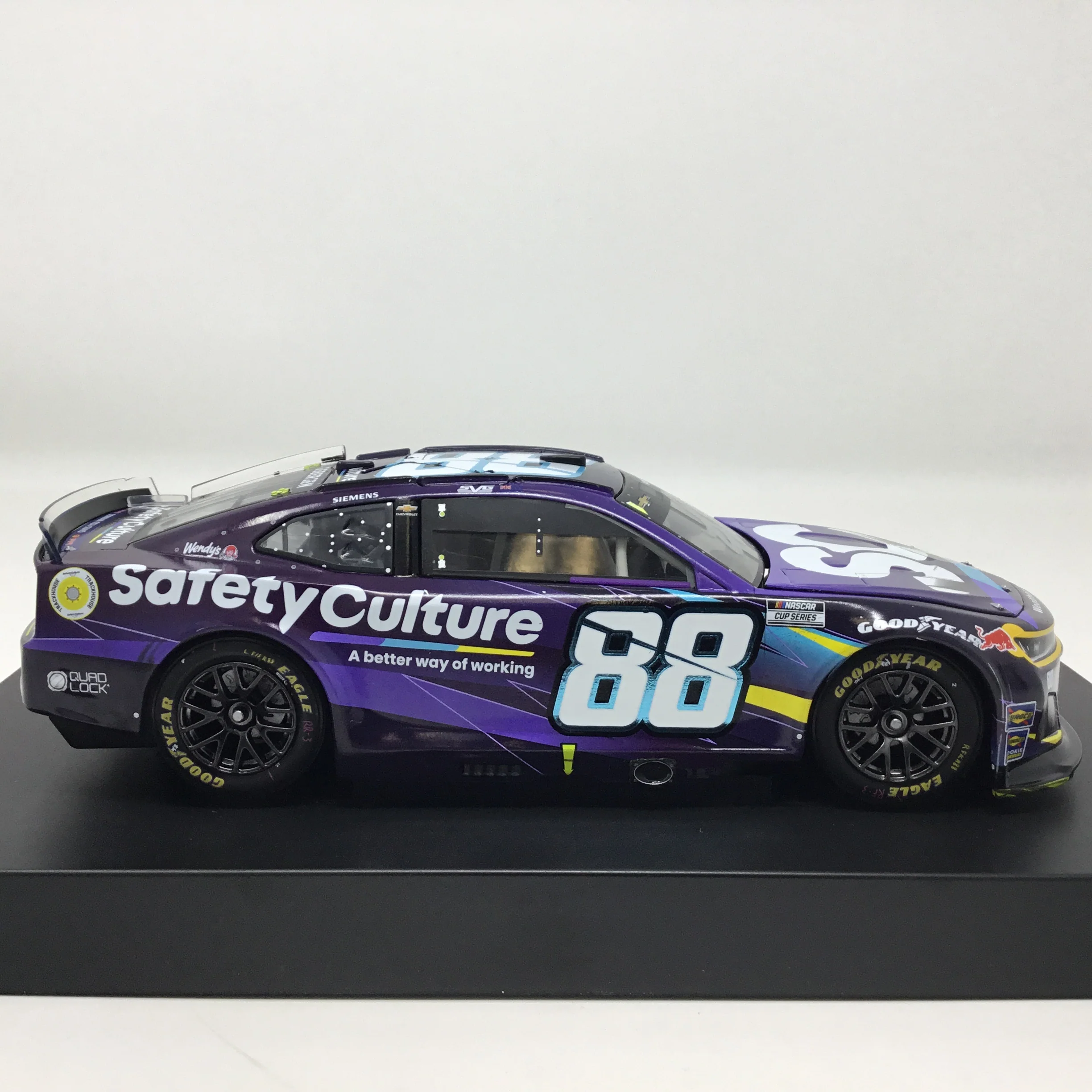 Shane Van Gisbergen 2025 Safety Culture Mexico City Race Win Autographed 1:24 Diecast - Image 4