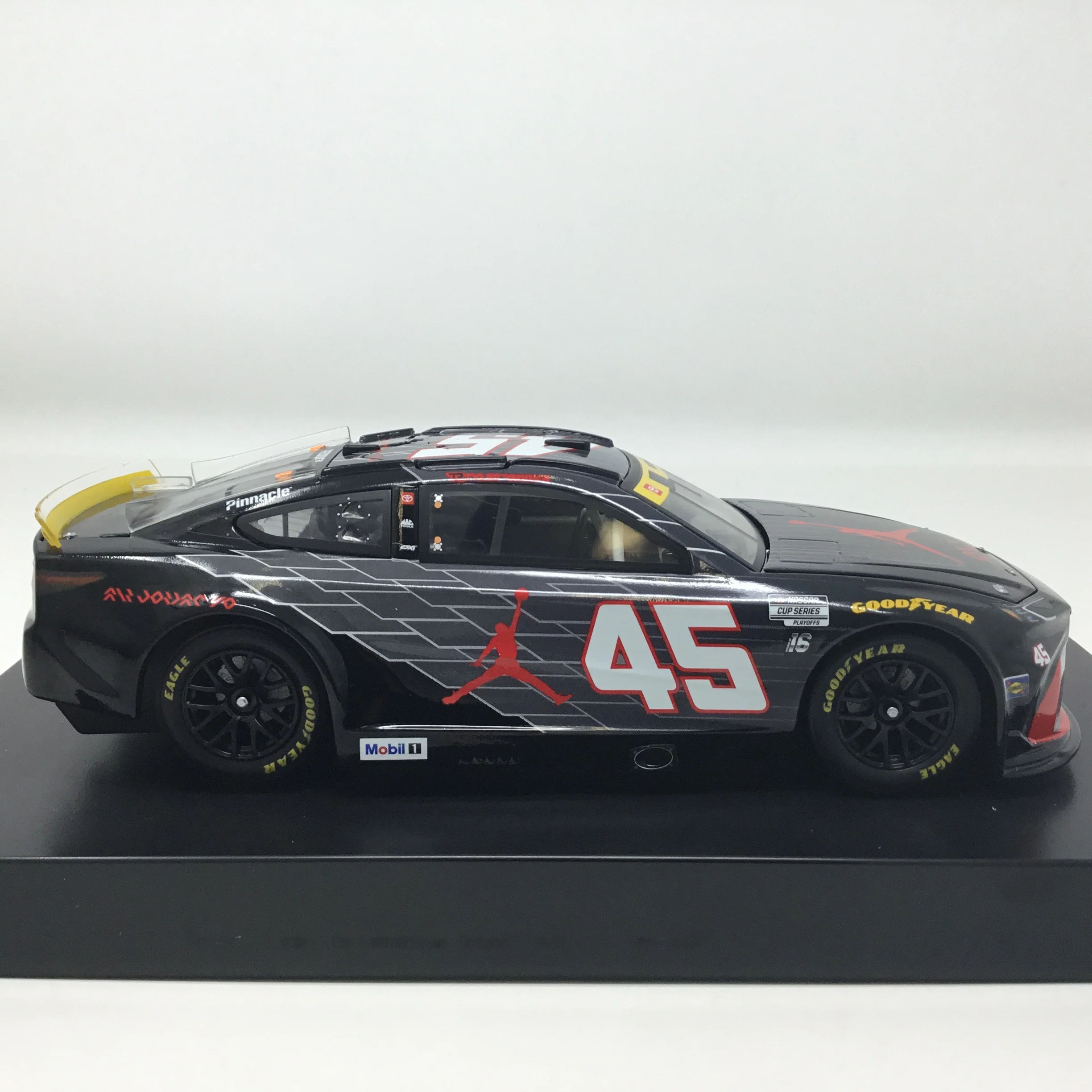 Tyler Reddick 2025 Jordan Brand AJ40 1:24 Diecast - Image 4