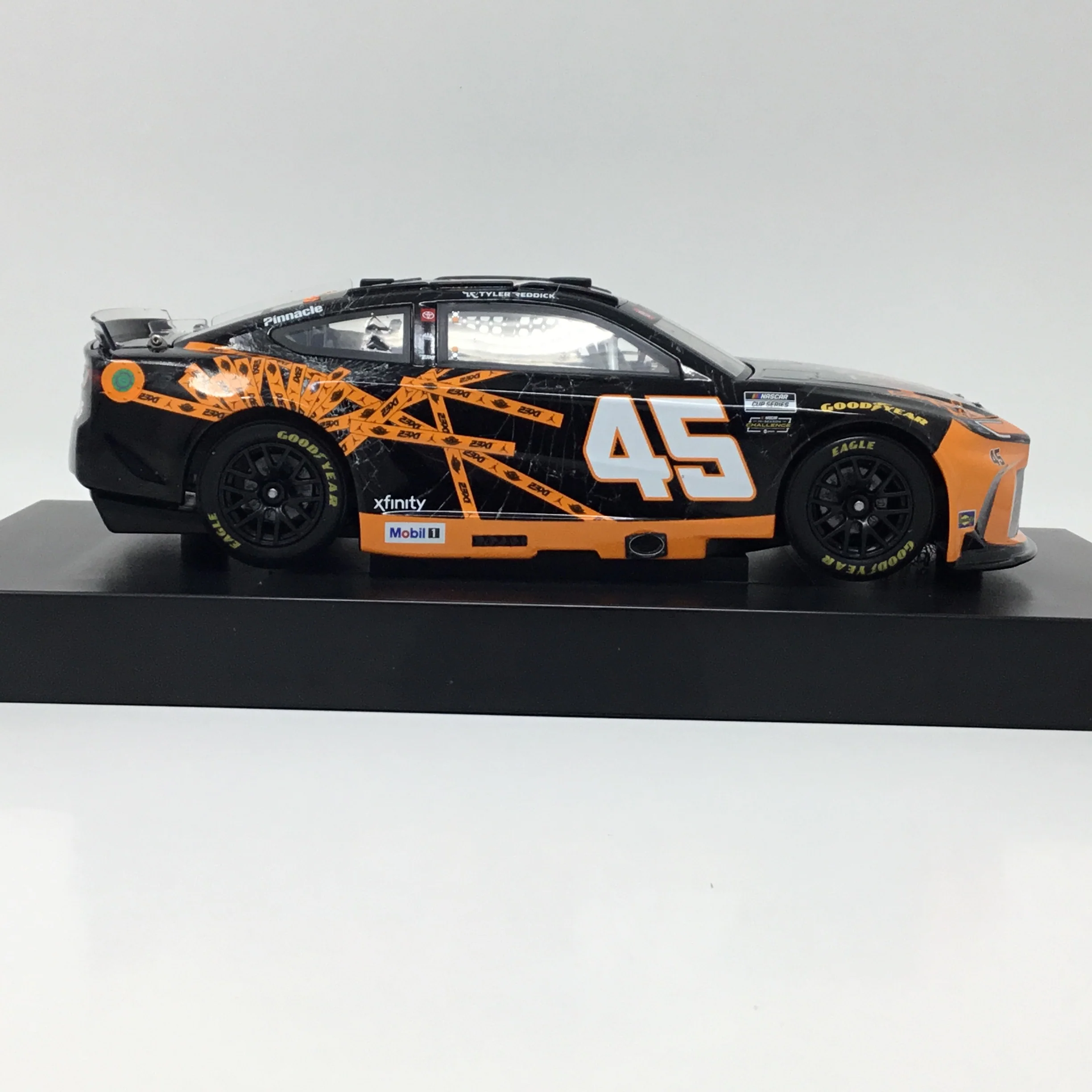 Tyler Reddick 2025 Jordan Brand Chicago Elite 1:24 Diecast - Image 4