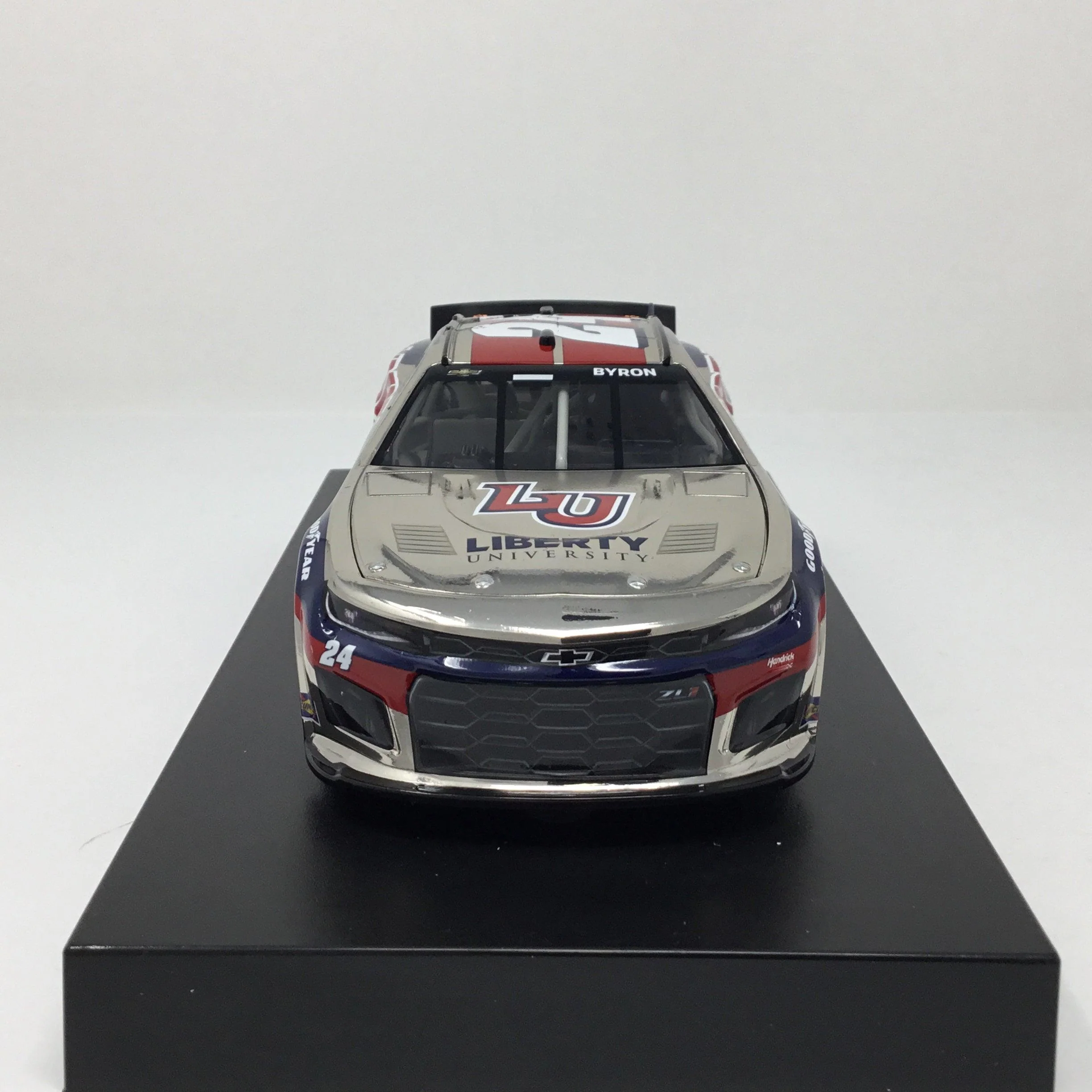 William Byron 2022 Liberty University Color Chrome 1:24 Diecast - Image 3