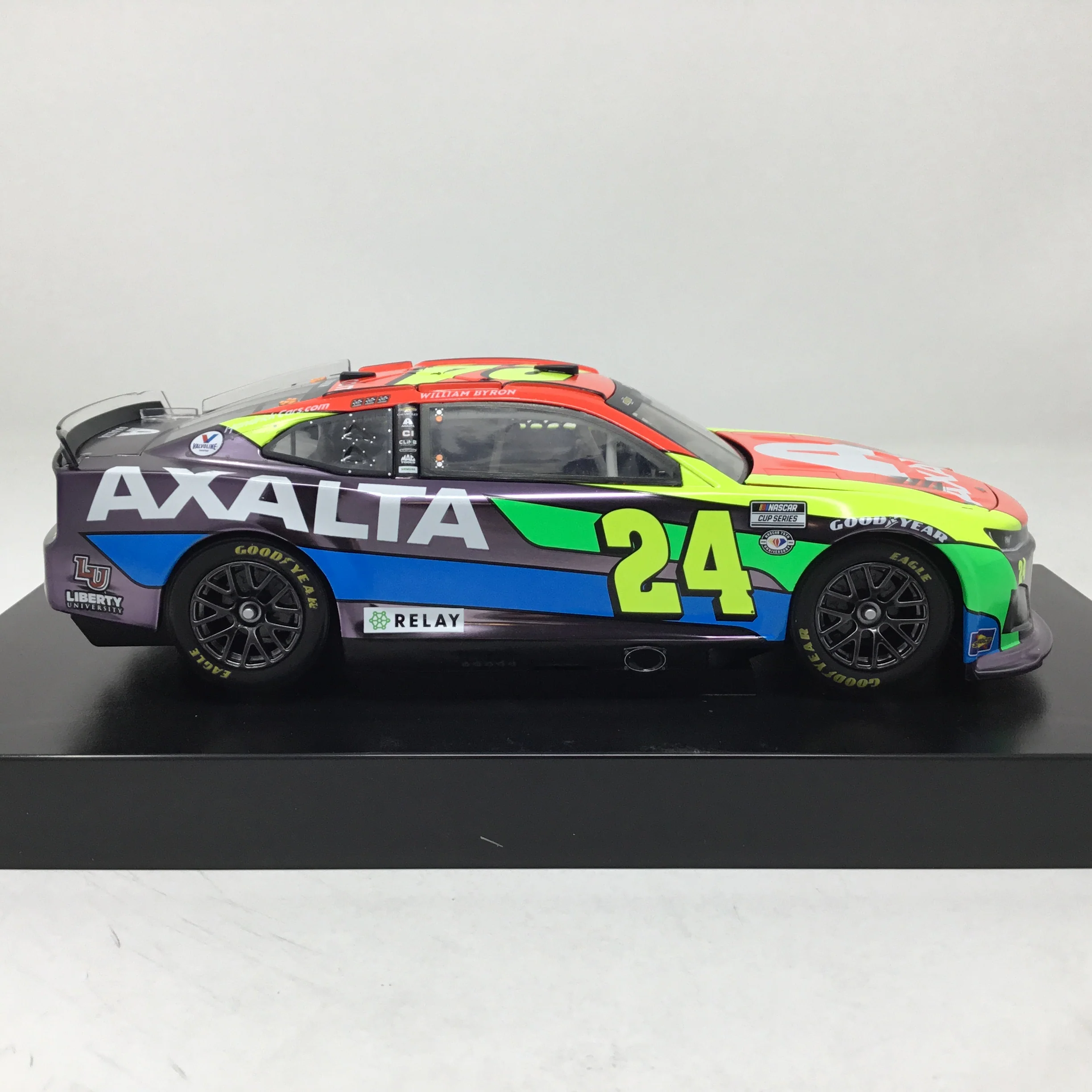 William Byron 2023 Axalta 1:24 Color Chrome Diecast - Image 4