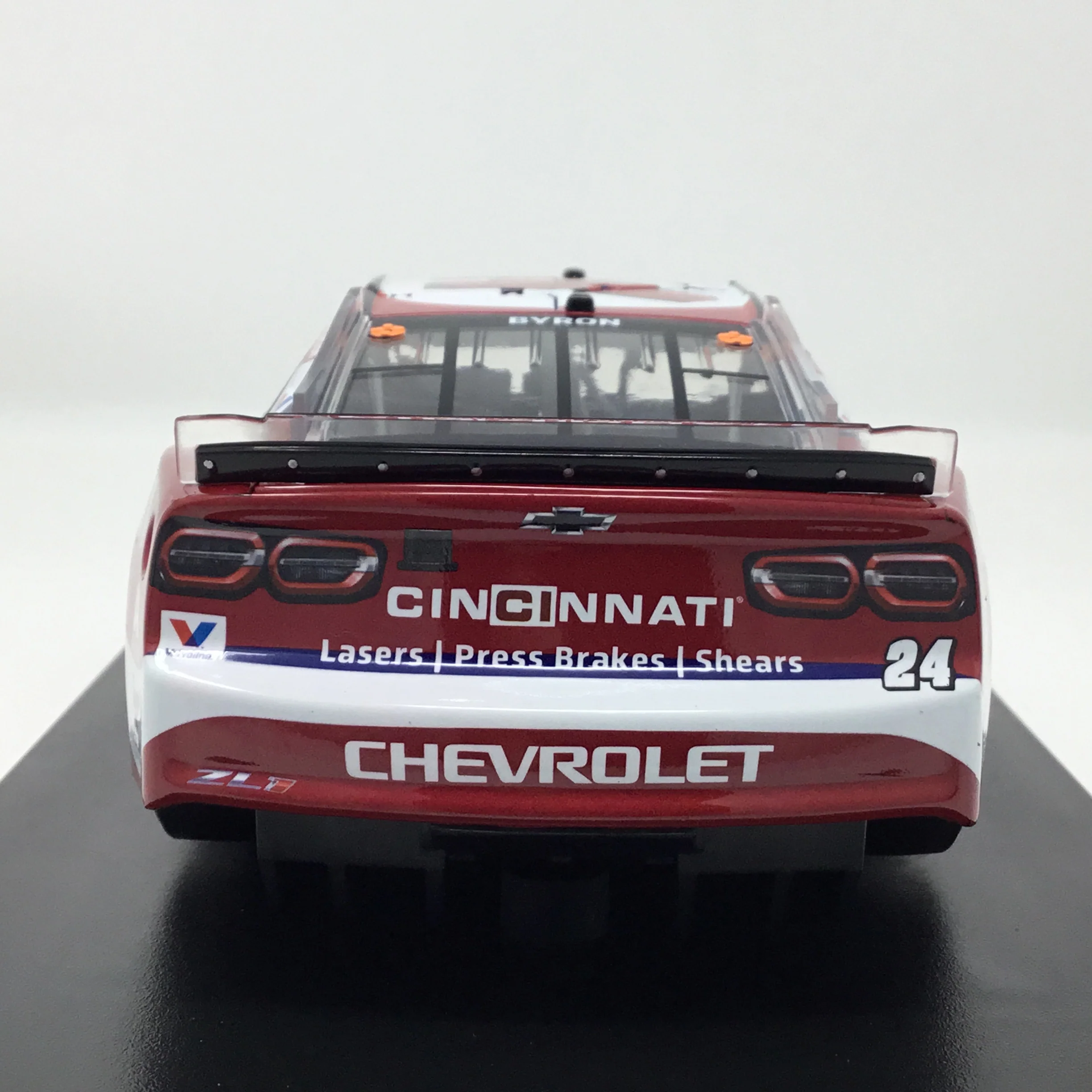 William Byron 2025 Cincinnati 1:24 Color Chrome Diecast - Image 5