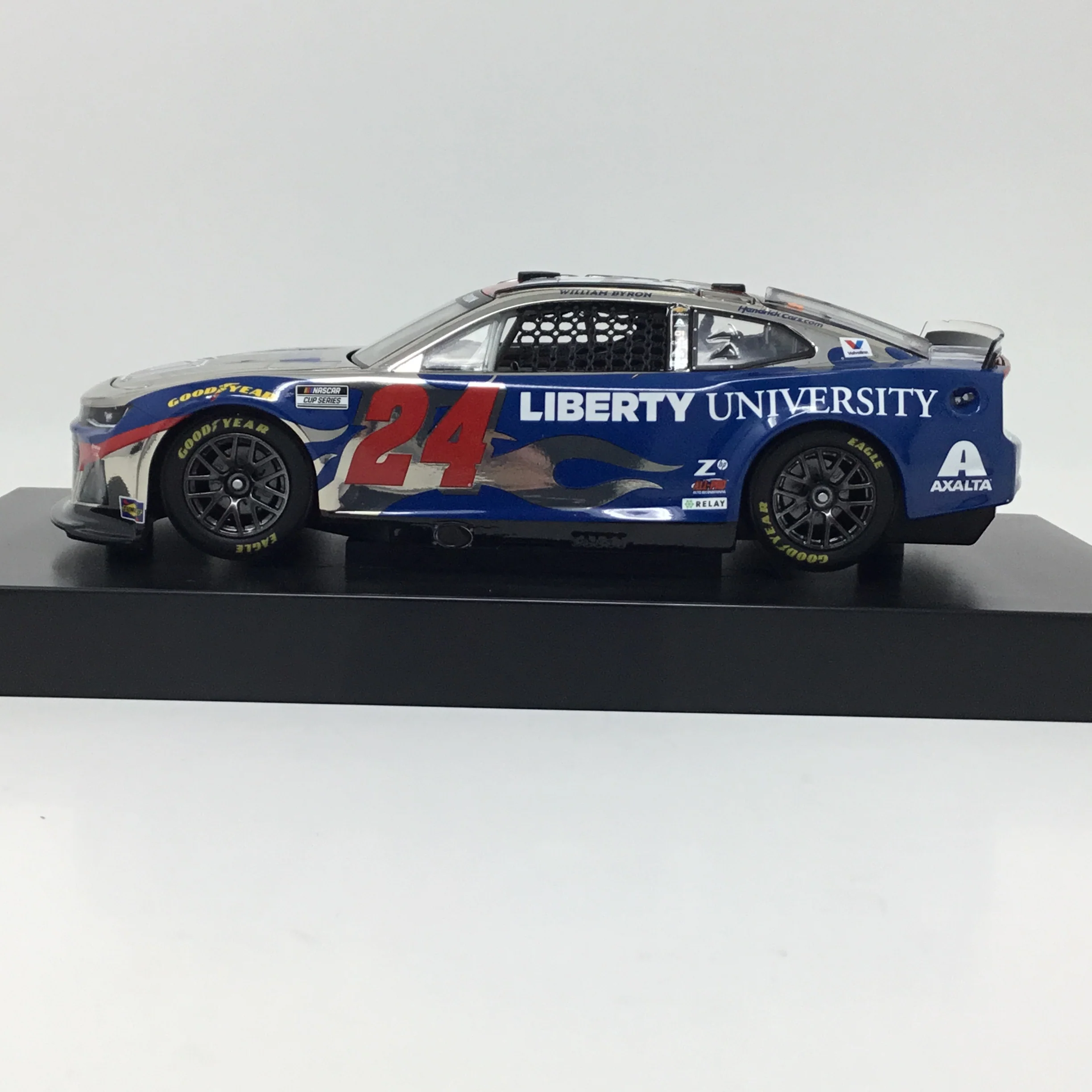 William Byron 2025 Liberty University 1:24 Color Chrome Diecast - Image 2
