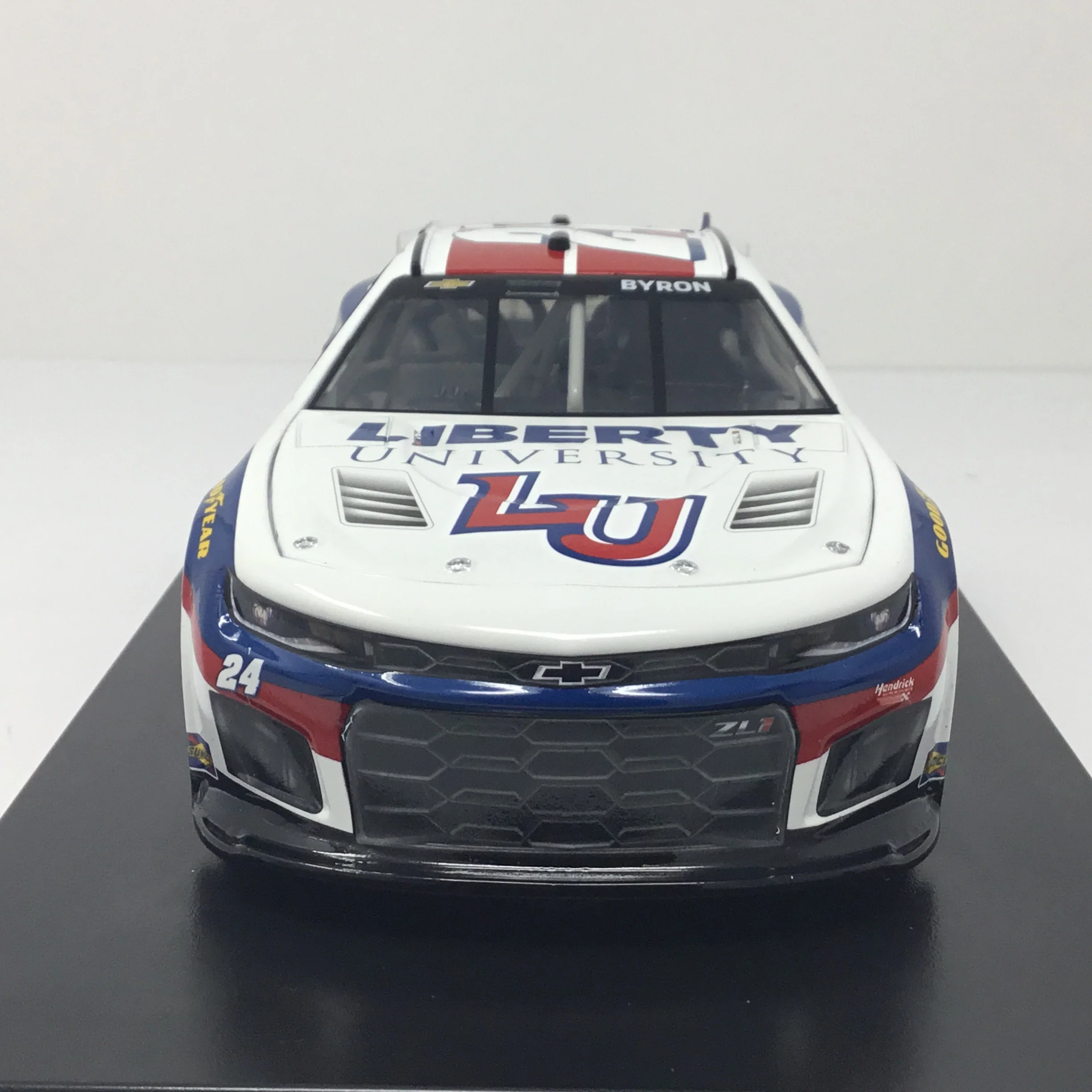 William Byron 2025 Liberty University 1:24 Elite Diecast - Image 3
