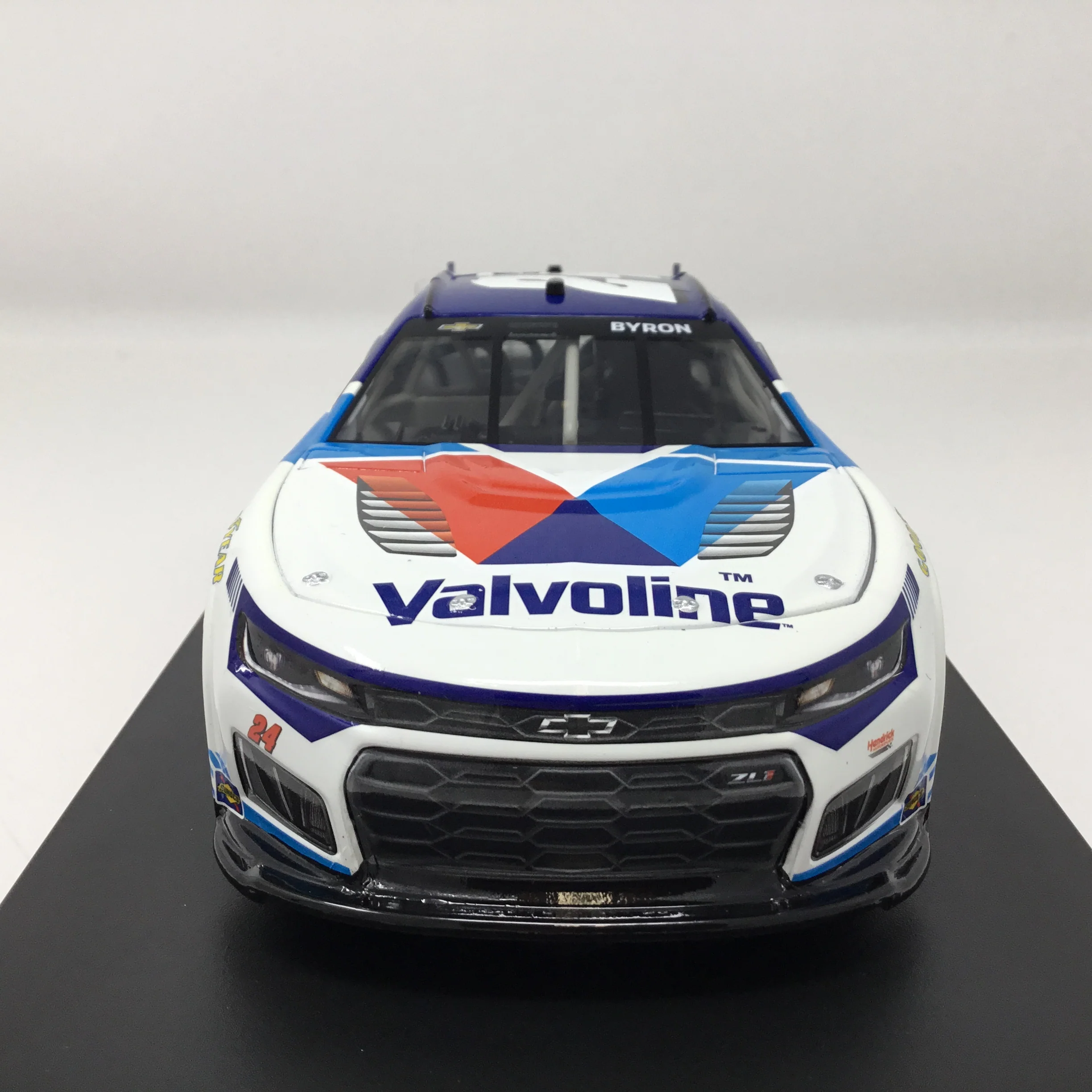 William Byron 2026 Valvoline Elite 1:24 Diecast - Image 3